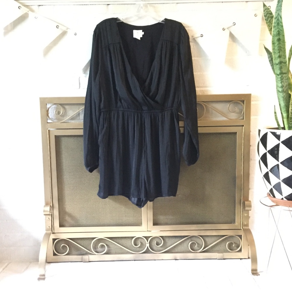 Black silky romper - Alice & UO